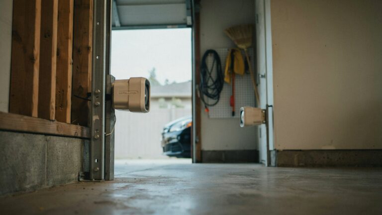 no lights on garage door sensors
